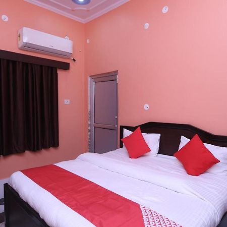 Oyo 22221 Yadav Hotel Bhiwadi Buitenkant foto