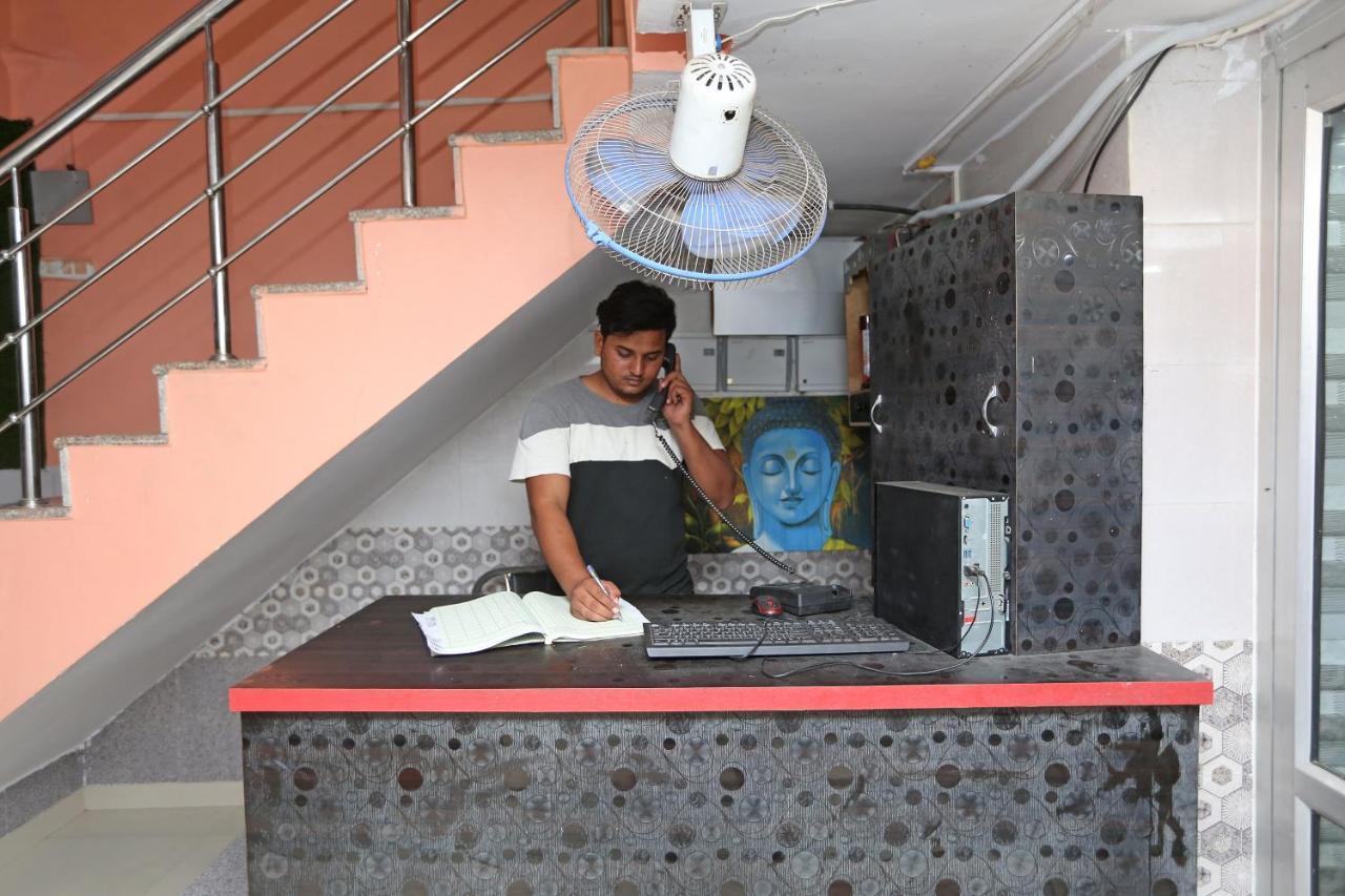 Oyo 22221 Yadav Hotel Bhiwadi Buitenkant foto
