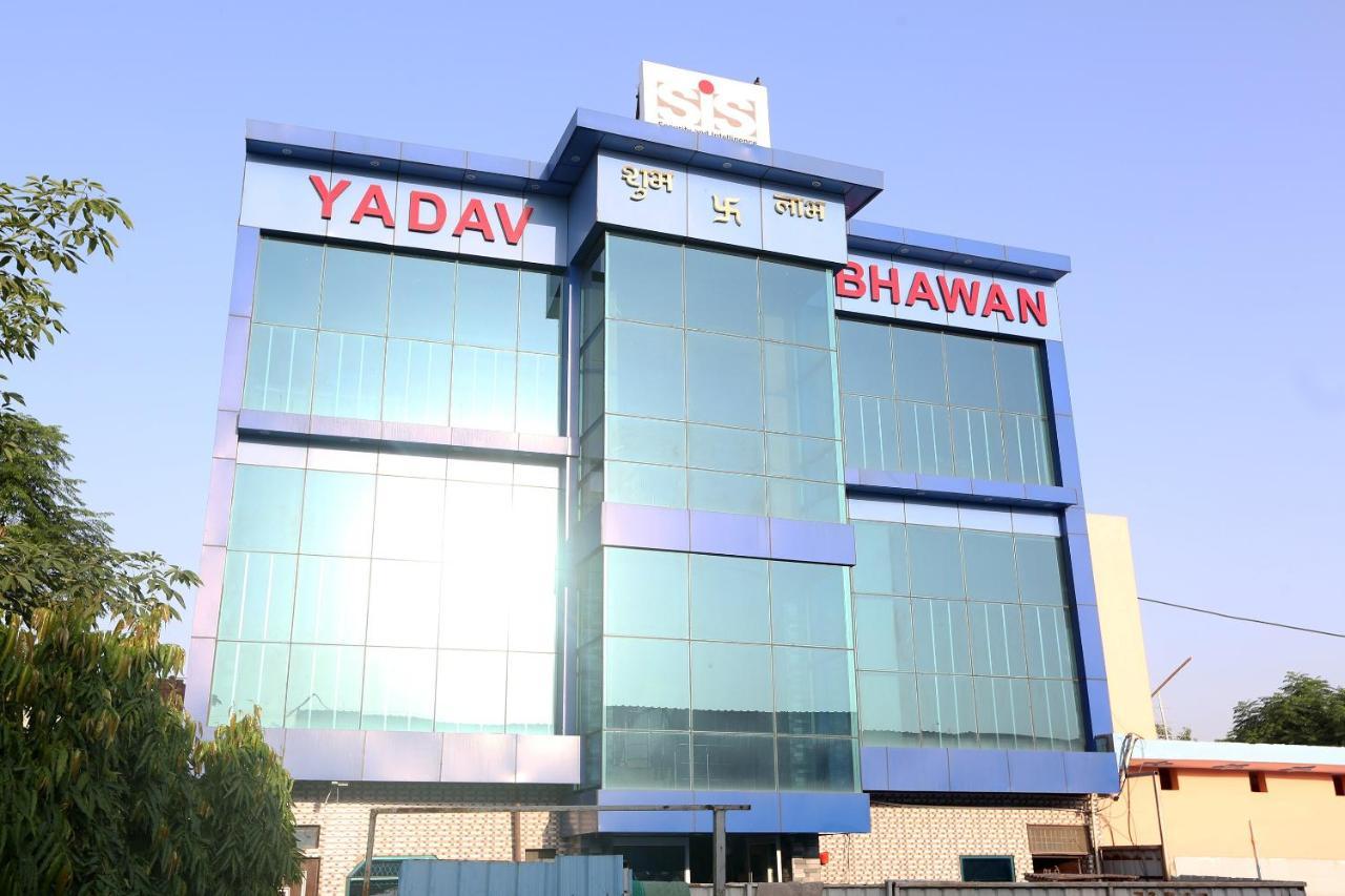 Oyo 22221 Yadav Hotel Bhiwadi Buitenkant foto