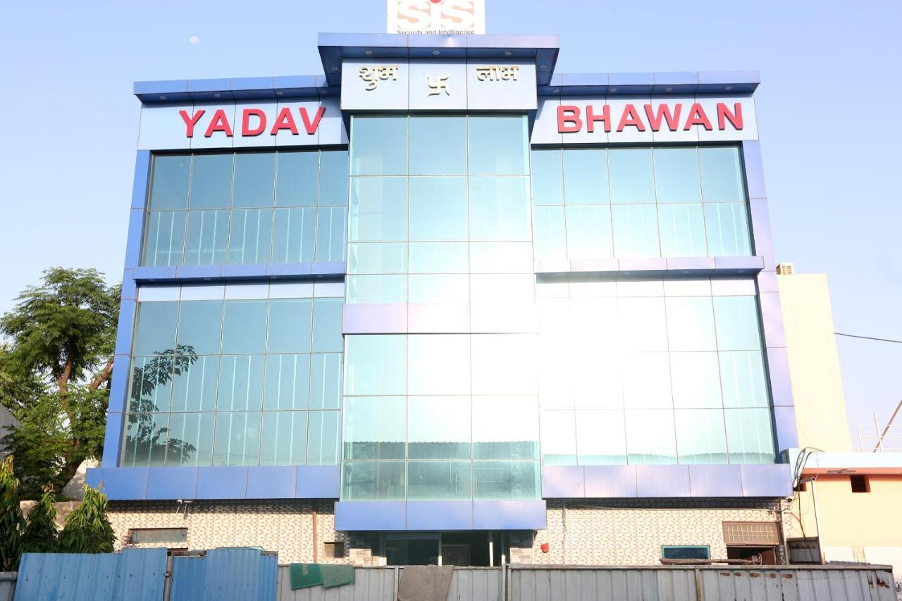 Oyo 22221 Yadav Hotel Bhiwadi Buitenkant foto