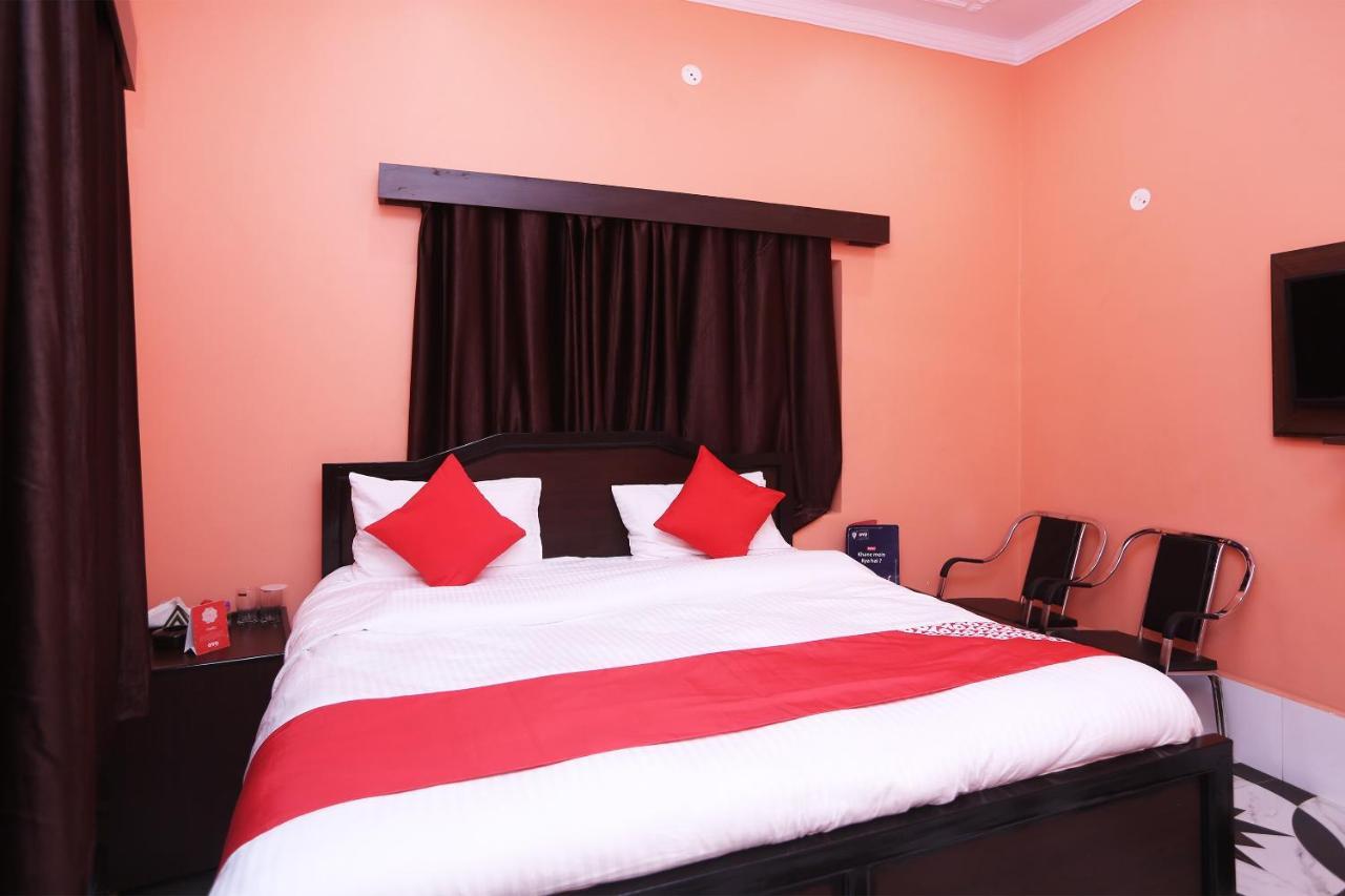 Oyo 22221 Yadav Hotel Bhiwadi Buitenkant foto